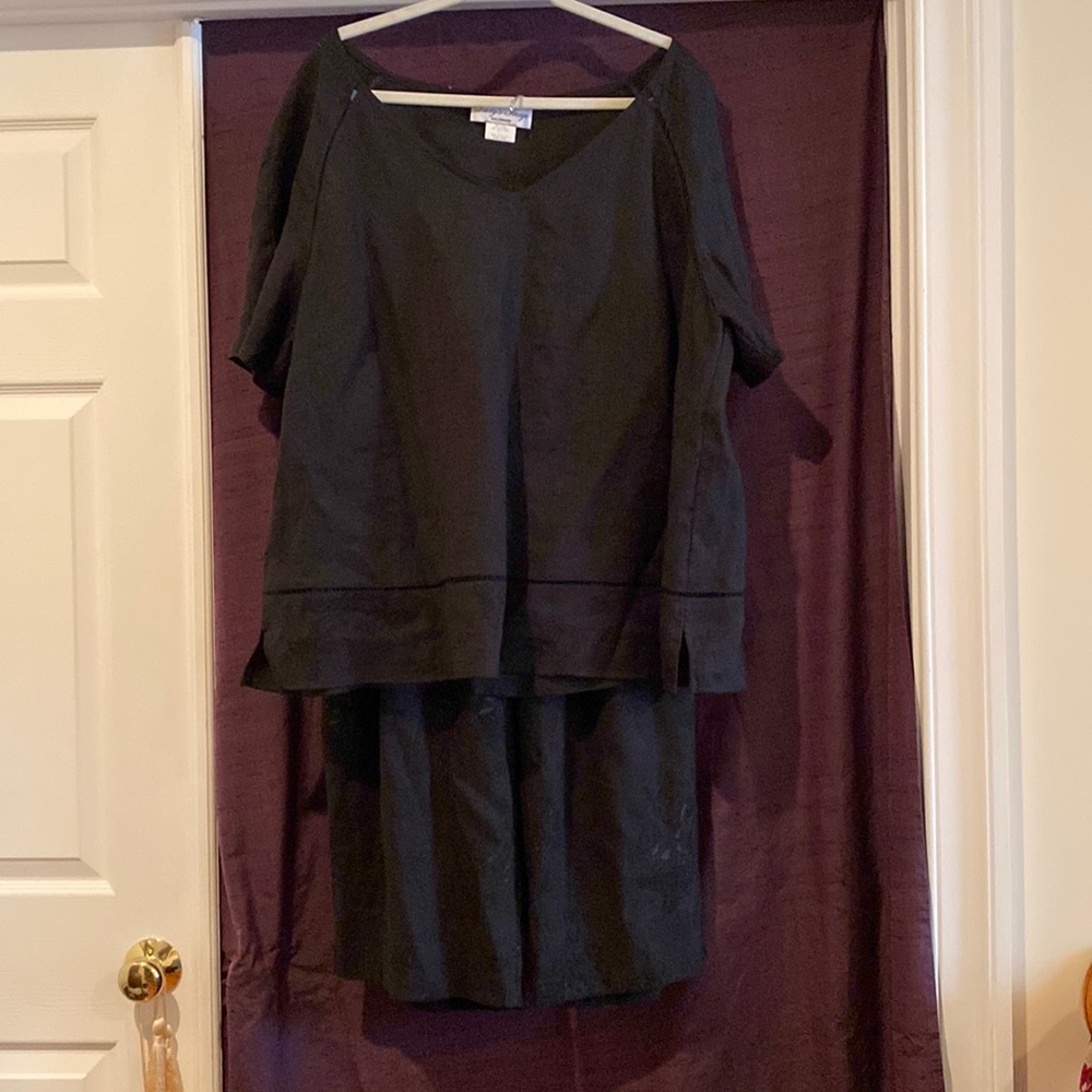 Linen Blend Tunic and Crops with Burnout Floral Panels